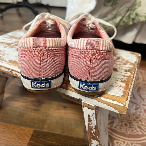 Keds light red with striped lace up tennis shoes, size 7 - Picture 5 of 9